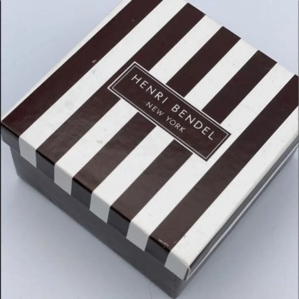Henri Bendel small Gift box with cotton